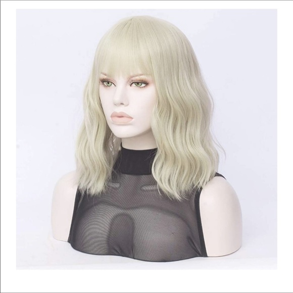 🆕️ Wavy Shoulder Length Heat Resistant Wig Blonde - Picture 3 of 6
